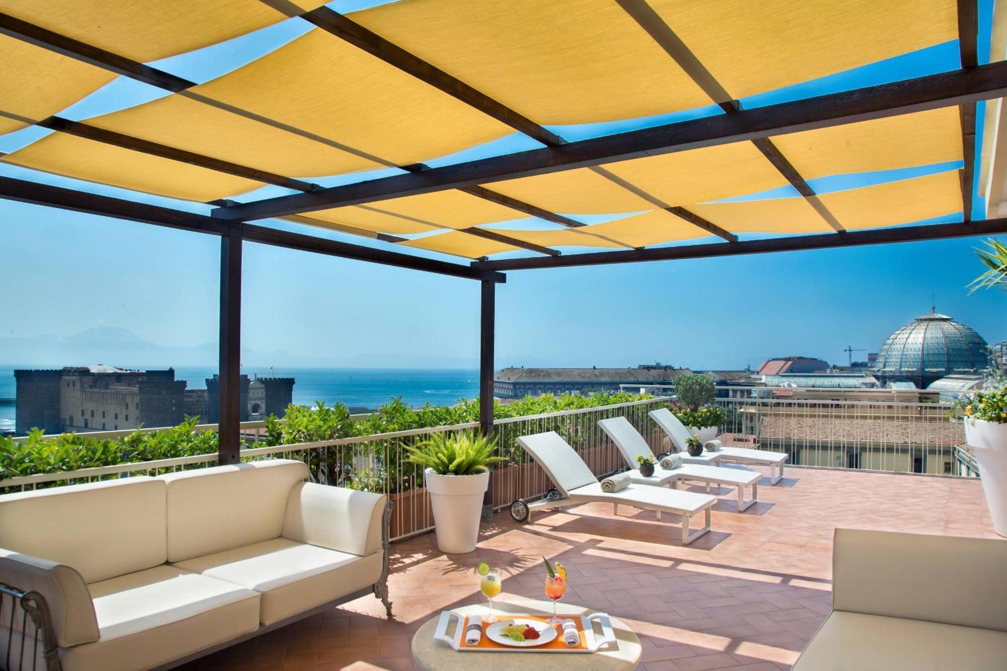 Renaissance Mediterraneo 4* Nápoles
