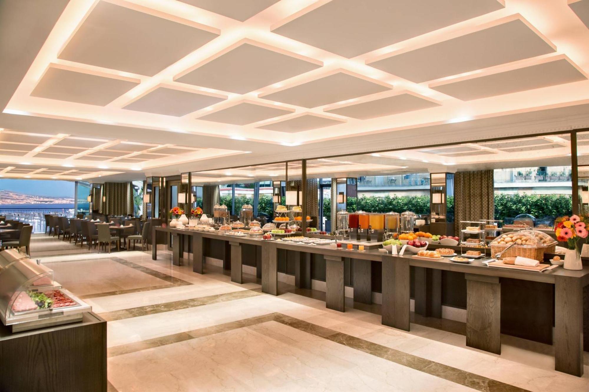 Renaissance Mediterraneo Hotel Nápoles