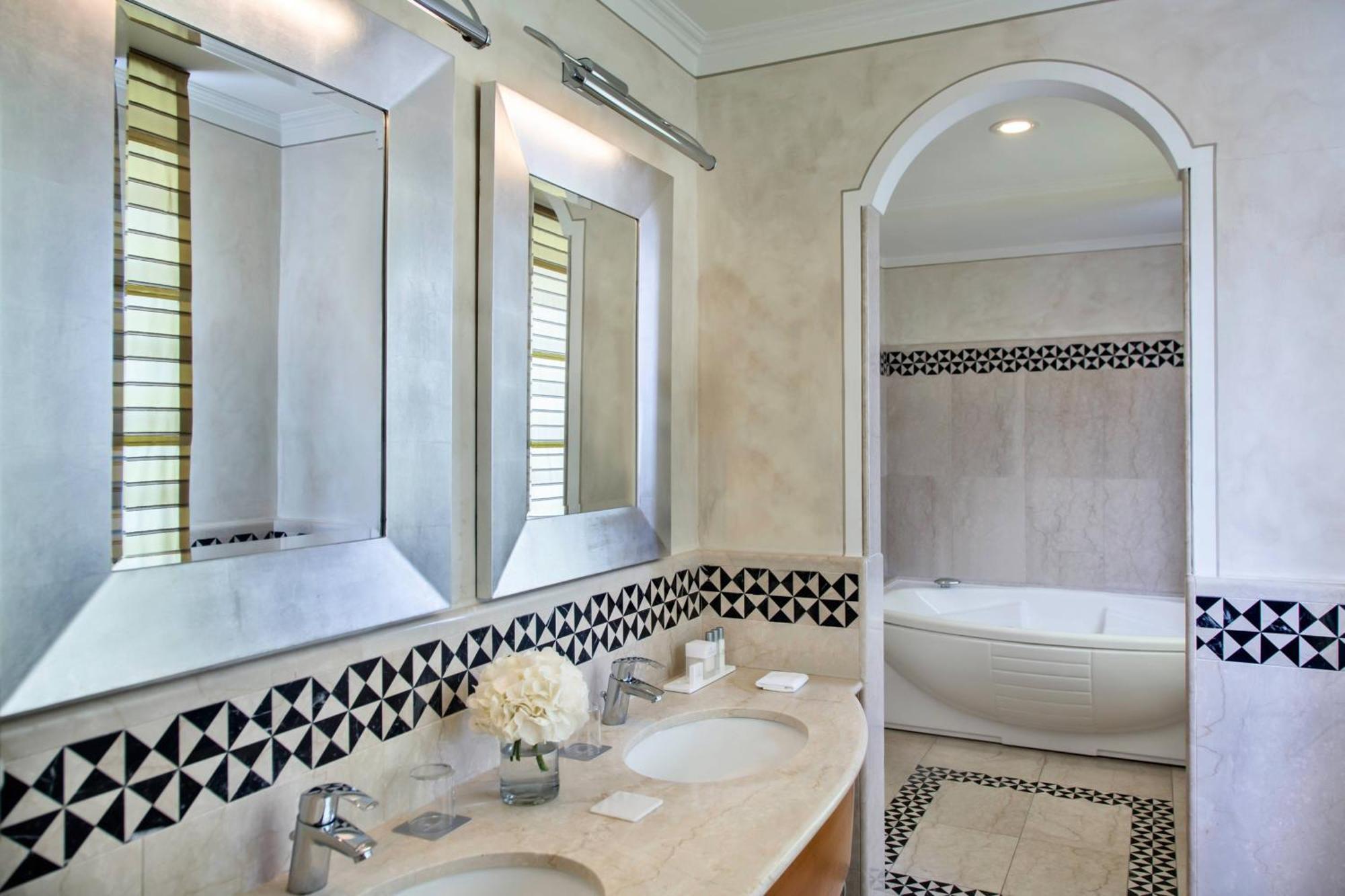 Renaissance Mediterraneo 4* Nápoles