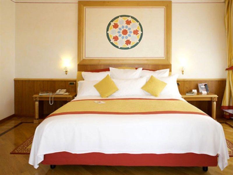 Hotel Renaissance Mediterraneo Nápoles